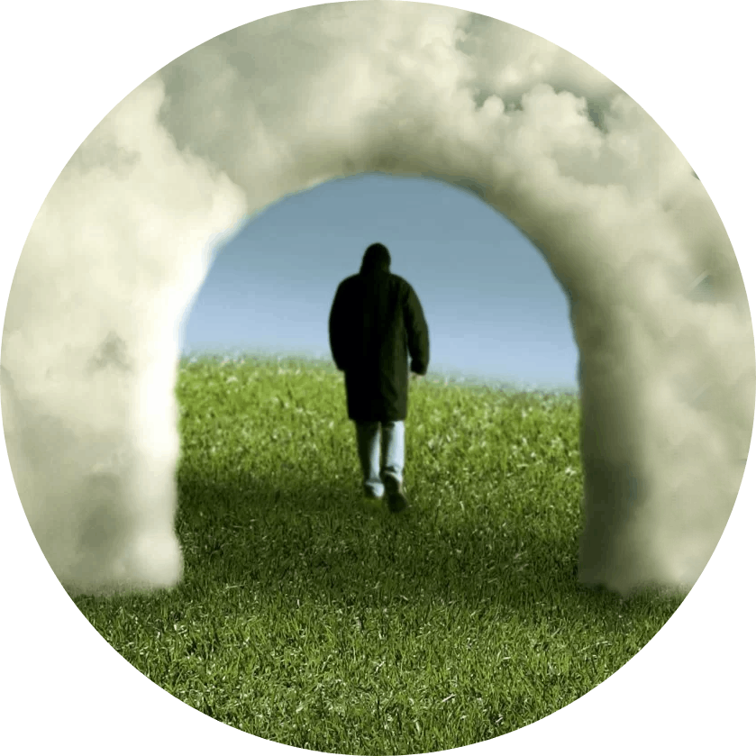Portal de nuvens com figura atravessando